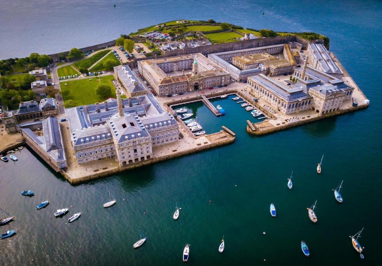 Two-Bedroom Apartment At Royal William Yard, Плімут Екстер'єр фото